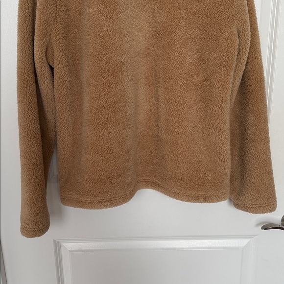 Vineyard Vines Tan Fleece quarter zip - Picture 11 of 16